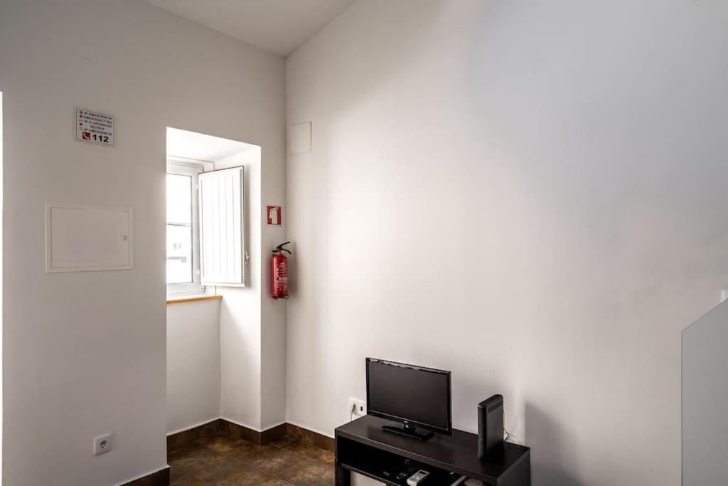 Charming Studio With Ac And Loft On Ground Floor Lisboa Екстериор снимка